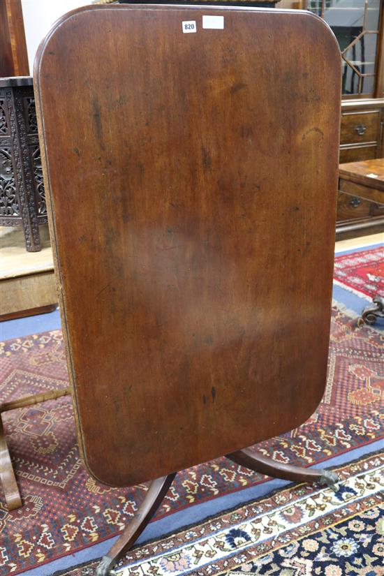 A Regency mahogany tilt top breakfast table W.117cm